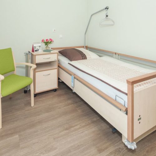 Pflegeheim Bett